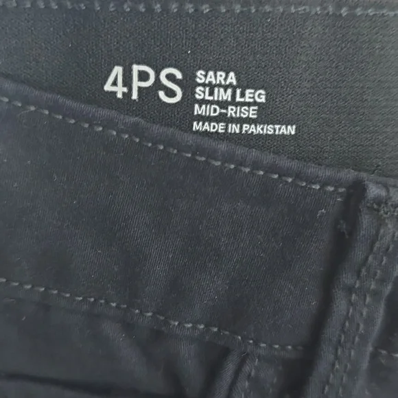 Liz Claiborne Sara Slim Leg Mid Rise Stretch Black Jeans Size 4PS Short NWT - Picture 2 of 10